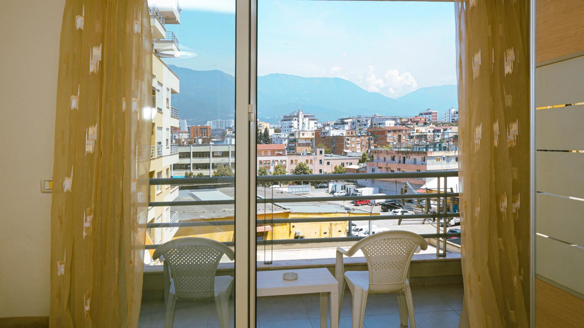 Apartment Sunrise Near The Center Tirana